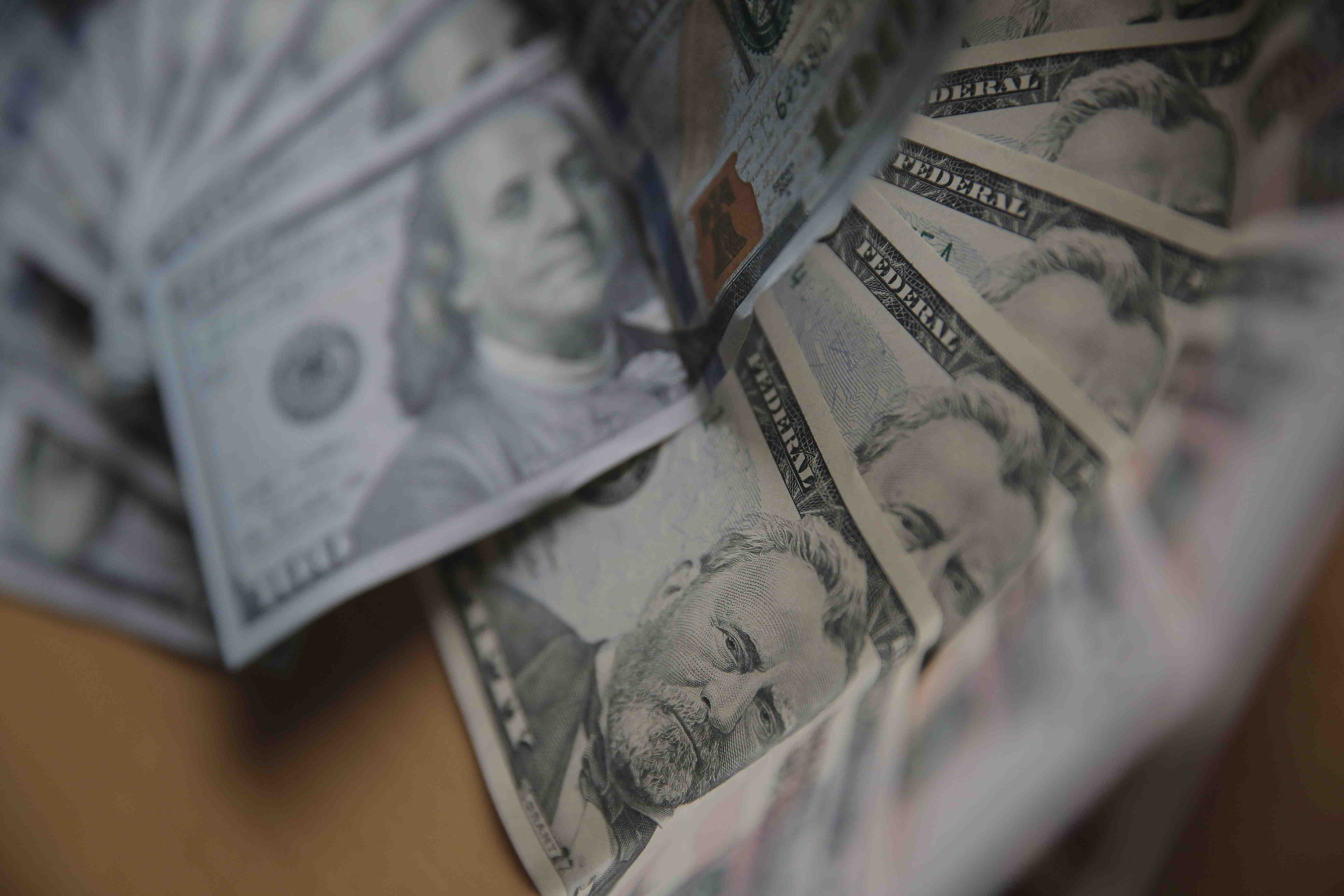 Dólar opera estable y se mantiene bajo los $820 a la espera del anuncio del gabinete de Boric el viernes