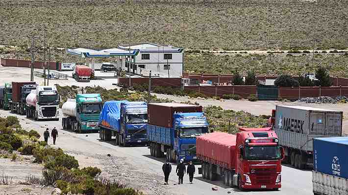 Tras detección de casos por covid-19, cerca de 2.500 camiones de Bolivia se encuentran varados en frontera con Chile