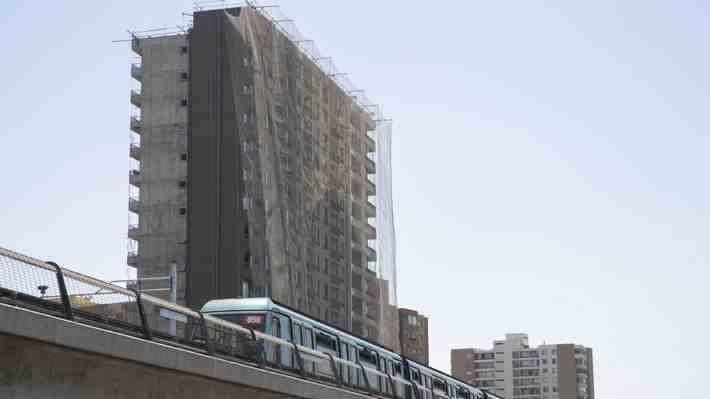 Fuerte presión en arriendos y casi nula vacancia de bodegas y estacionamientos: Perspectivas inmobiliarias para 2022