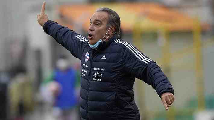 Lasarte se molesta por una pregunta, reconoce que tuvo que "readaptar" su planteamiento y destaca a tres jugadores