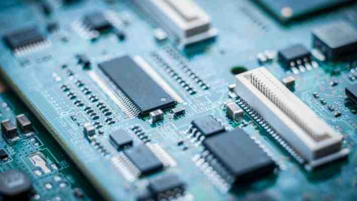 La UE aspira ser potencia mundial en chips con un plan de inversión de 45.000 millones de euros