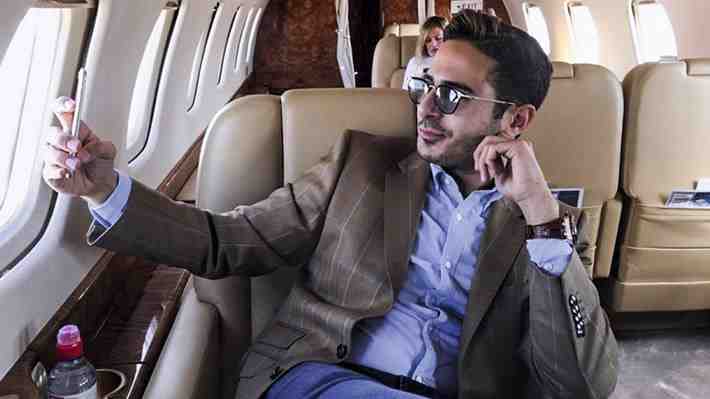 Hijo de millonario, citas en lujosos hoteles y múltiples viajes: La vida que proyectaba Simon Leviev, el estafador de Tinder