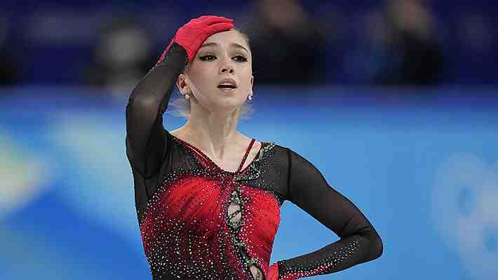 Polémica sacude a rusa de 15 años que hizo el salto nunca antes visto en el patinaje en los JJ.OO. de Invierno