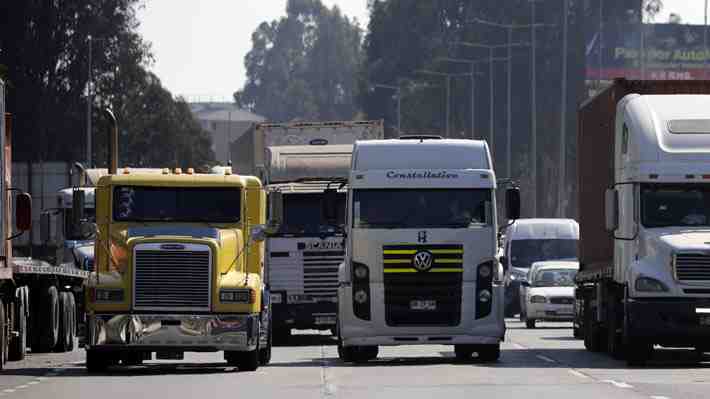 Pese a acuerdo con Gobierno, grupo de camioneros mantiene tomado acceso a Iquique y zonas de la ruta 5 Sur