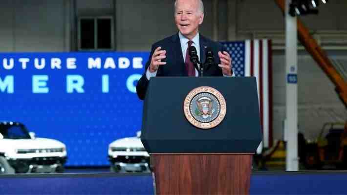 Joe Biden da inicio a su plan de inversión para instalar 500.000 cargadores de autos eléctricos