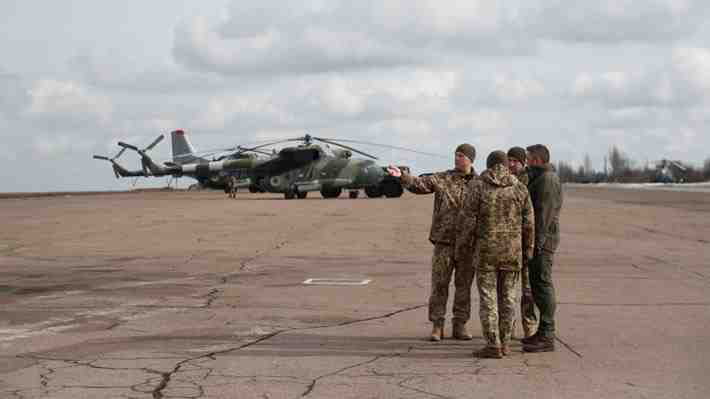Rusia extiende ejercicios militares cerca de la frontera con Ucrania y Presidente Zelenski pide un alto al fuego