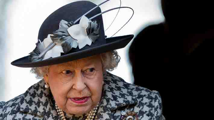 Isabel II sería tratada con fármacos antivirales tras dar positivo a covid-19
