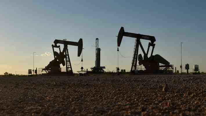 ¿US$110 o hasta US$150?: Hasta qué precio podría llegar el petróleo tras subir con fuerza por conflicto ruso-ucraniano