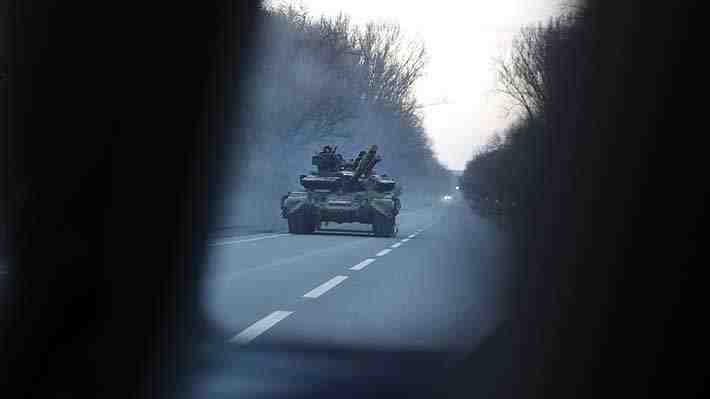 Ejército ucraniano informa que las tropas rusas se acercan a Kiev desde el noreste y el este