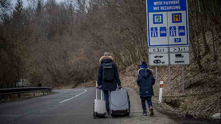 ONU cifra en 100 mil los ucranianos que huyeron de sus hogares y se esperan flujos de hasta 5 millones de refugiados