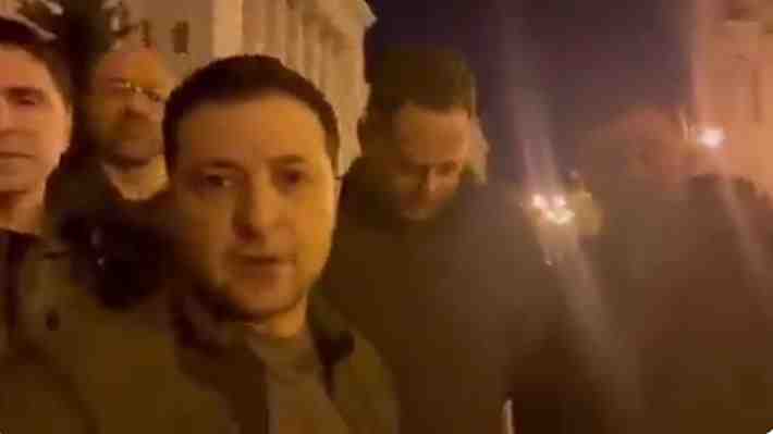 Presidente ucraniano desde Kiev: "Estamos todos aquí, nuestros militares, los ciudadanos, defendiendo nuestro Estado"