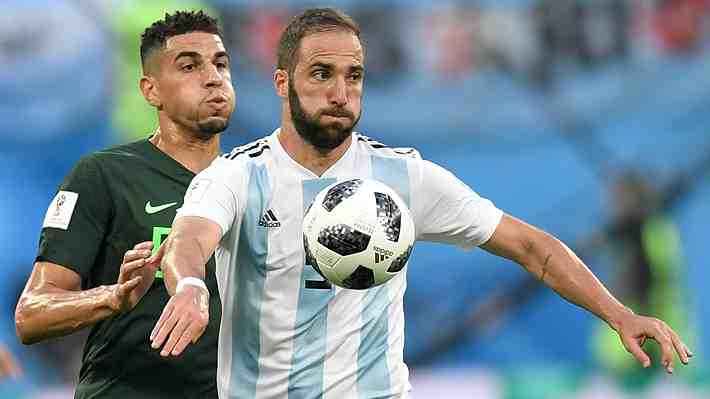 Higuaín habla de las "envidias" y del "ambiente contaminado" del fútbol y reflexiona sobre las finales perdidas con Argentina