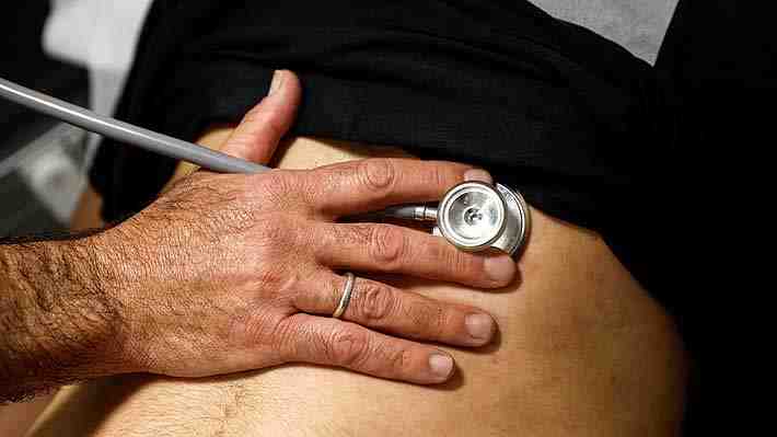 Gobierno busca incorporar como patología AUGE la rehabilitación de pacientes con covid-19 prolongado