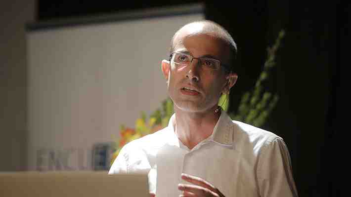 Harari y ataque a Ucrania: "Esto puede ser la oportunidad de terminar con la guerra cultural en Occidente"