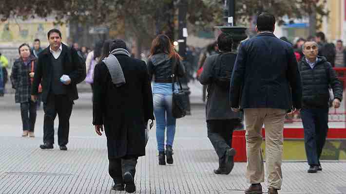 "Es factible" y "no hay magia": Economistas y pymes analizan idea del Gobierno de elevar el salario mínimo a $400 mil este año