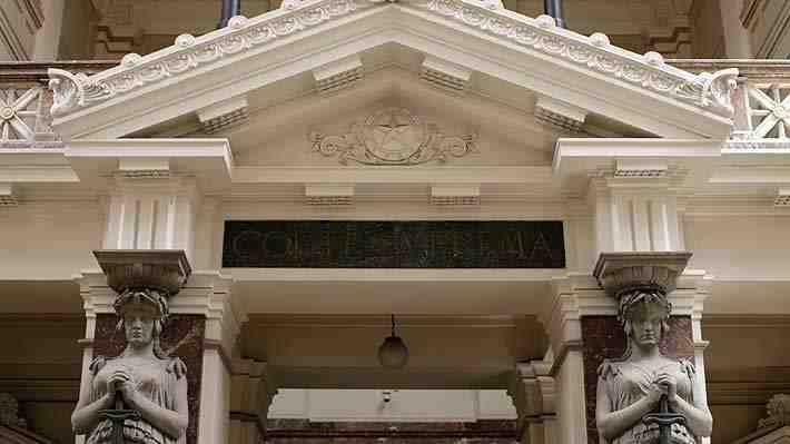 Fallo ordena indemnizar a víctima de arrestos erróneos en caso de suplantación de identidad