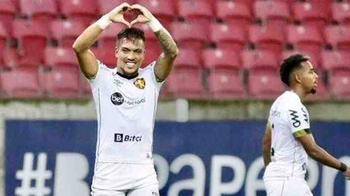 Espectacular... Mira el triplete con el que Javier Parraguez se lució y fue figura en Brasil