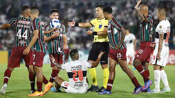 "Avergüenza a la Conmebol": Jugador de Fluminense hace graves acusaciones contra el árbitro chileno Roberto Tobar