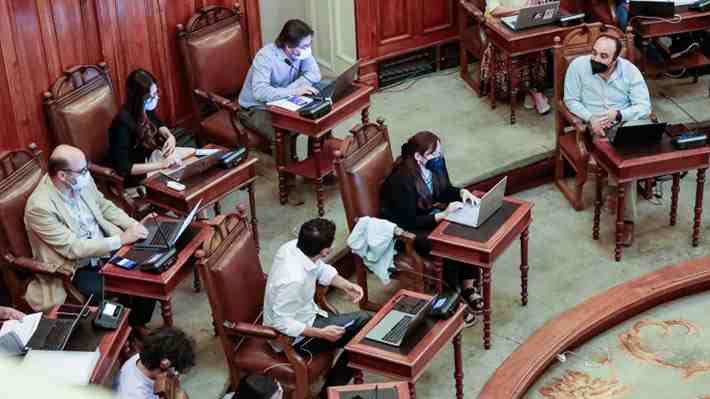 Colectivos de la CC inician conversaciones para destrabar nudo que dejó rechazo masivo de diseño del sistema político