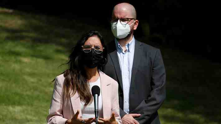 Presidente ordena que ministros de Salud y Educación vuelvan a Santiago "como medida urgente" por herido en marcha
