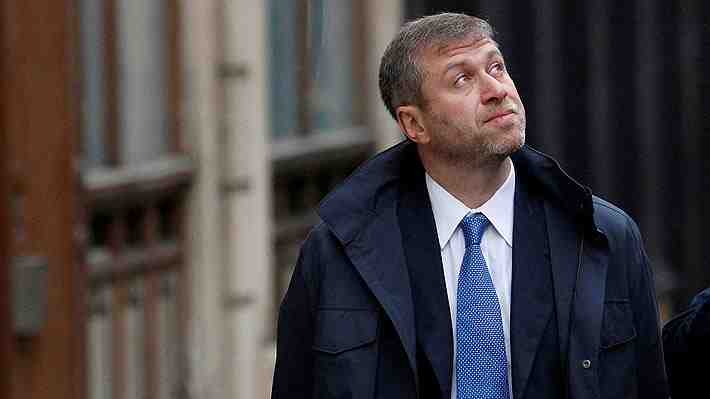 Medio de EE.UU. asegura que Roman Abramovich y enviados de Ucrania pudieron ser envenenados tras cita con emisarios rusos