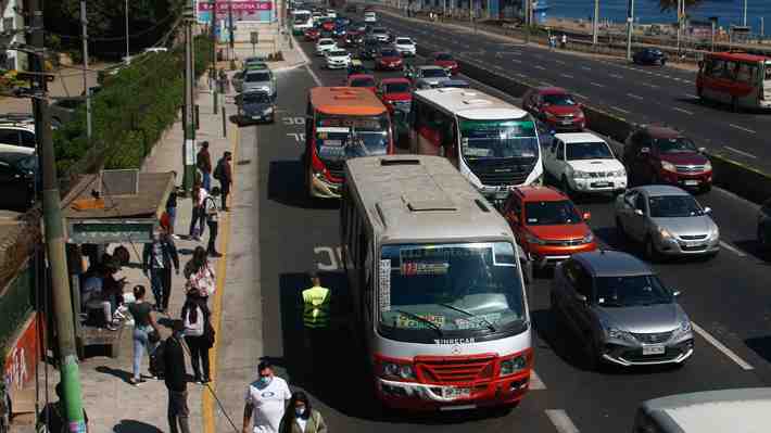 Alta congestión y menos frecuencia: El complejo escenario en regiones ante "escasez" de conductores del transporte público