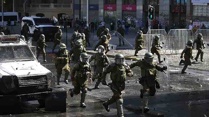 Día del joven combatiente: Carabineros informa de 10 detenidos en medio de manifestaciones y disturbios en la RM