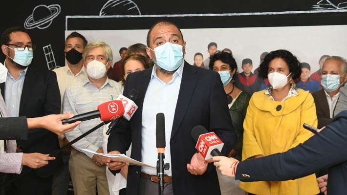 Mineduc presenta programa de bienestar y un comité de expertos para abordar episodios de violencia escolar