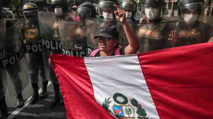 Mayor inflación en 24 años: El complejo escenario económico en Perú que impulsó protestas y un toque de queda