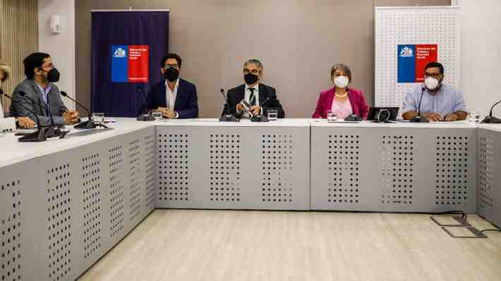 Gobierno inicia conversaciones con la CUT para elevar el salario mínimo: El objetivo es llegar a los $400 mil este año