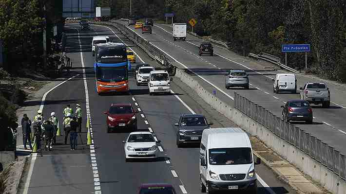 MOP estima que cerca de 400 mil vehículos saldrán de Santiago por fin de semana largo y advierte congestión en rutas