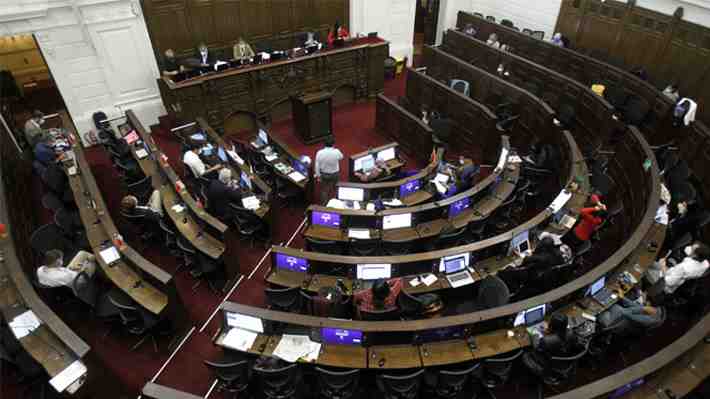 Rechazo de atribuciones de Cámara de las Regiones y Congreso genera ola de críticas cruzadas en la izquierda de la CC