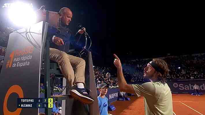 "Deberías ser despedido": Tsitsipas explota con juez de silla en pleno partido tras ser penalizado por ir al baño