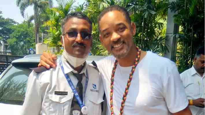 A un mes del escándalo en los Oscar, Will Smith intenta encontrar paz en la India