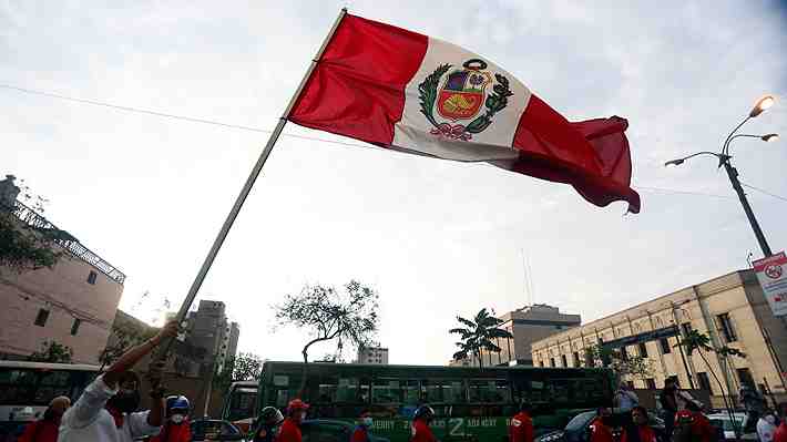 Presidente de Perú llama a "no tenerle temor" a su propuesta de referéndum para cambiar la Constitución