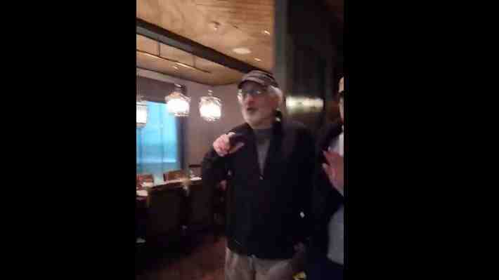 Polémica por la reacción que tuvo Robert De Niro con una fan que le pidió una foto en restaurante de Buenos Aires