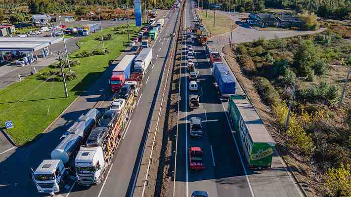 Gobierno logra acuerdo con transportistas, pero exigen carta firmada por Siches que "garantice" medidas de seguridad