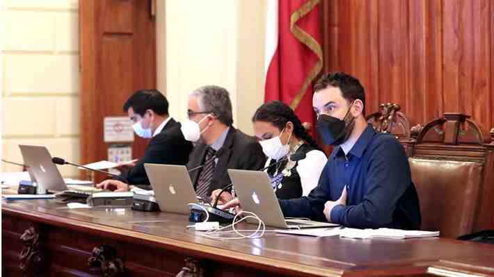 Convencionales pronostican "buen día" para sistema político y diseño del Poder Legislativo se completaría este viernes