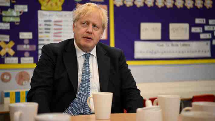 Boris Johnson admite que resultados en elecciones británicas son "duros" para su partido