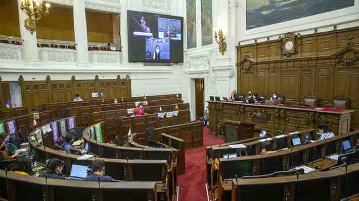 Frente Amplio, PC y otros colectivos proponen plazo para fin de las AFP en normas transitorias de nueva Constitución