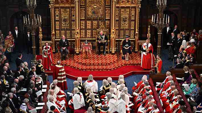 Gobierno británico presenta su programa legislativo en ceremonia marcada por la ausencia de Isabel II