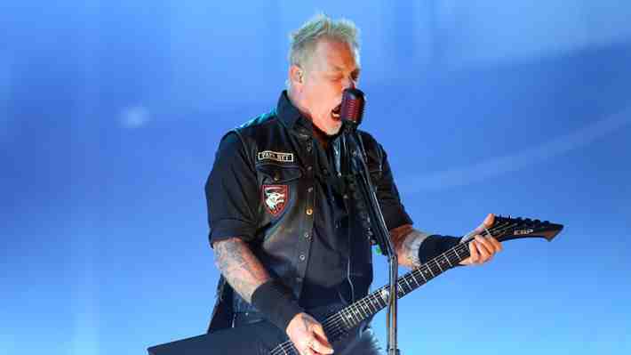 "Me sentía inseguro (...) ya estoy viejo": Vocalista de Metallica rompe en llanto durante su último concierto en Latinoamérica