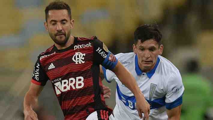 Mira cómo quedó el grupo de la UC y los goles de la derrota cruzada ante Flamengo