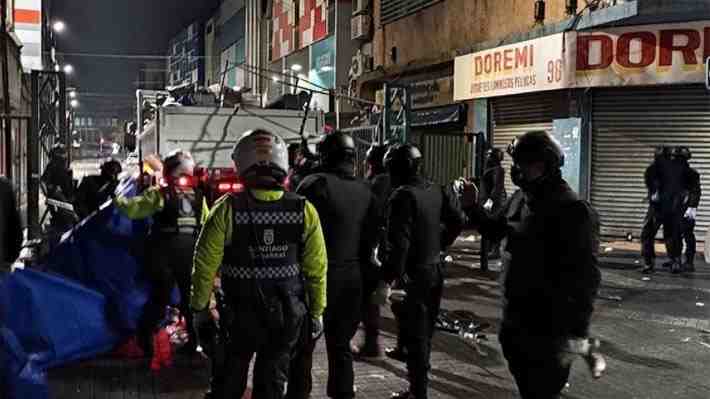 Por segundo día seguido, Carabineros desalojó puestos del comercio ambulante en barrio Meiggs