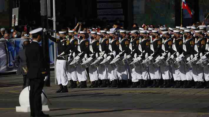 Con ceremonia tradicional y desfile: La Armada conmemora un nuevo 21 de mayo tras dos años de celebraciones acotadas