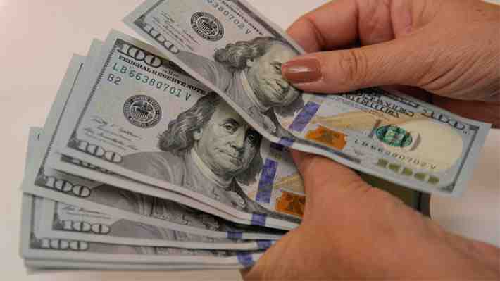 Dólar cotiza al alza y mira de cerca los $840 a la espera de la publicación de las minutas de la Fed en EE.UU.