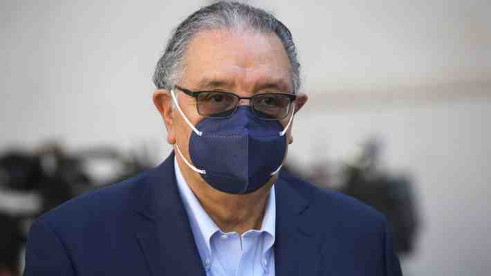 Huenchumilla dice que conflicto "se instaló en La Moneda" y que el Presidente debe buscar "un acuerdo político" con forestales