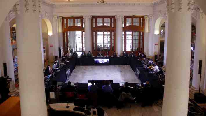 DFL en vivienda y más atribuciones al Servel: las salidas que proponen en la CC ante posibles demoras en el Congreso