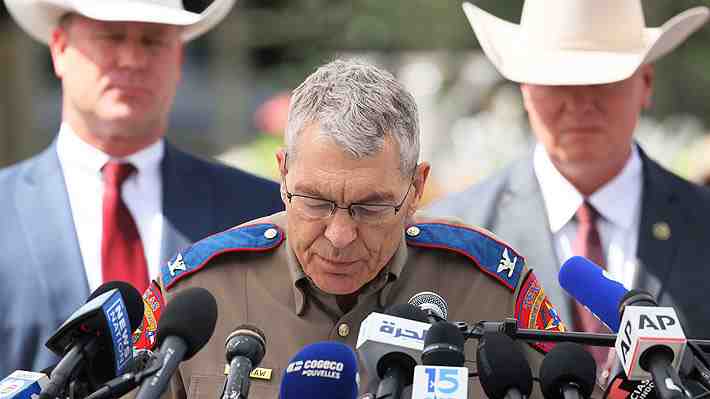 Policía de Texas admite que hubo errores en su accionar ante el tiroteo en colegio que dejó 21 muertos