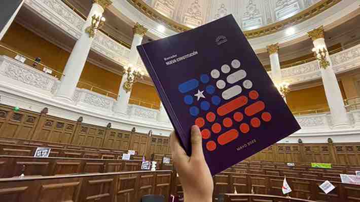 Encuestas por CC: Más del 50% asegura haber leído entero o parcial el borrador y aborto es el tema que genera más división